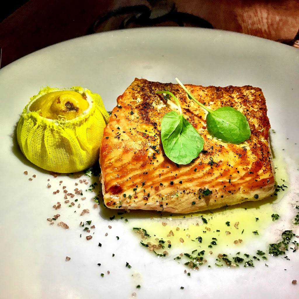 Elways | restaurant | 8900 Peña Blvd, Denver, CO 80249, USA | 3033427777 OR +1 303-342-7777