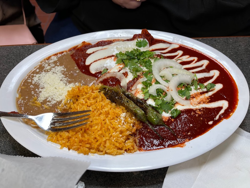 Antojitos Como En Casa | restaurant | 425 Desert Gardens Dr # C, El Centro, CA 92243, USA | 7604825621 OR +1 760-482-5621