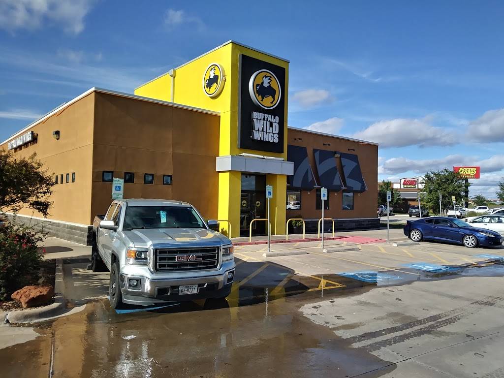 Buffalo Wild Wings | restaurant | 5908 Quebec St, Fort Worth, TX 76135, USA | 8172370098 OR +1 817-237-0098