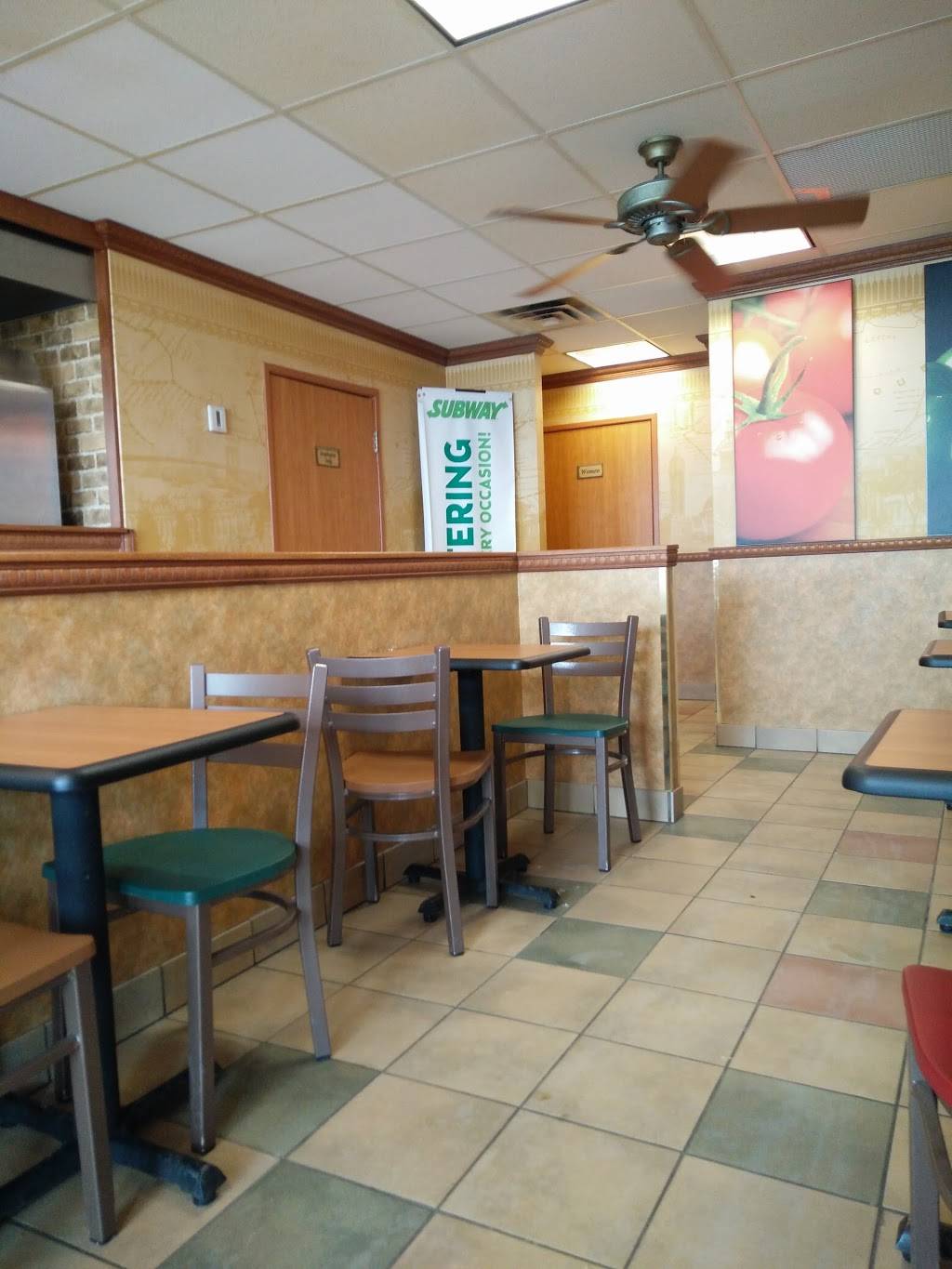 Subway | meal takeaway | 4505 Bank St, Gloucester, ON K1T 3W5, Canada | 6138226629 OR +1 613-822-6629