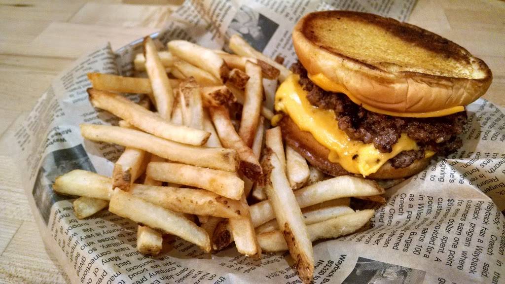 Wayback Burgers | restaurant | 1700 Raleigh Rd Pkwy W #140, Wilson, NC 27896, USA | 2522812080 OR +1 252-281-2080