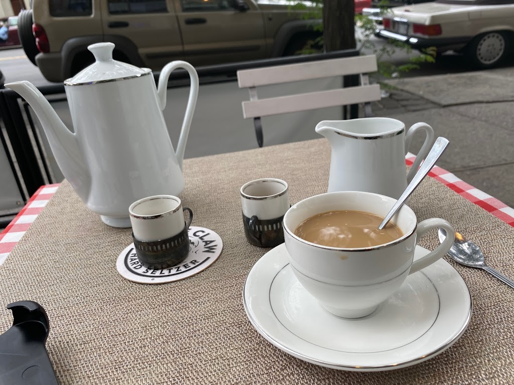 Robertas Fine Dining | restaurant | 231 W 145th St, New York, NY 10039, USA | 6066092157 OR +1 606-609-2157