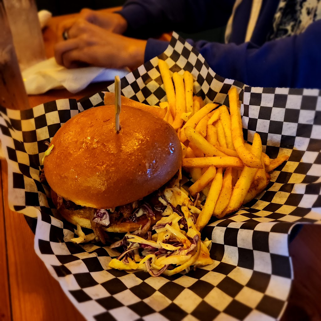 Mad Mac’s Bar and Grill | restaurant | 12638 Foothill Blvd, Clearlake Oaks, CA 95423, USA | 7075605056 OR +1 707-560-5056