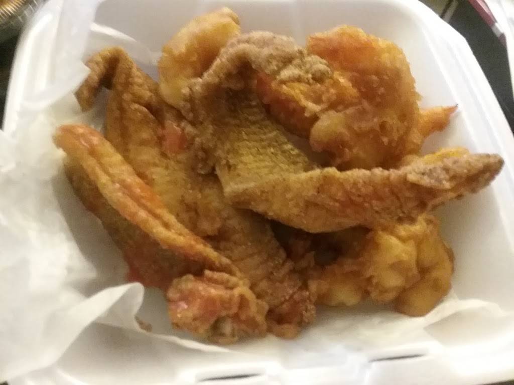 Motown Fish & Shrimp | meal takeaway | 36529 S Gratiot Ave, Clinton Twp, MI 48035, USA | 5867901010 OR +1 586-790-1010