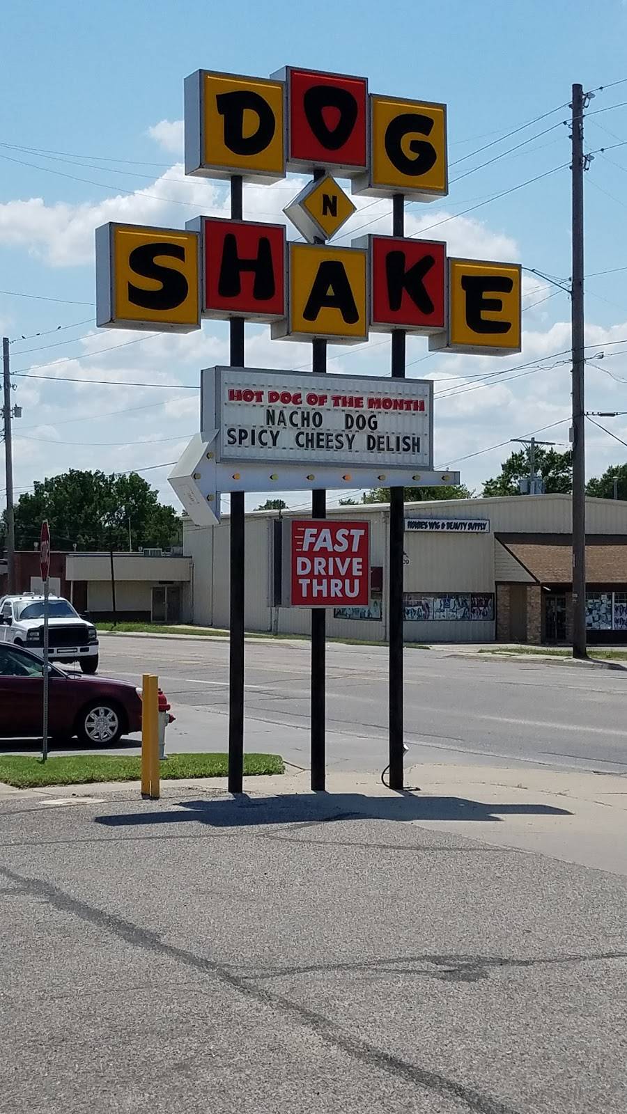 Dog-N-Shake | restaurant | 1640 S Hillside St, Wichita, KS 67211, USA | 3166856631 OR +1 316-685-6631