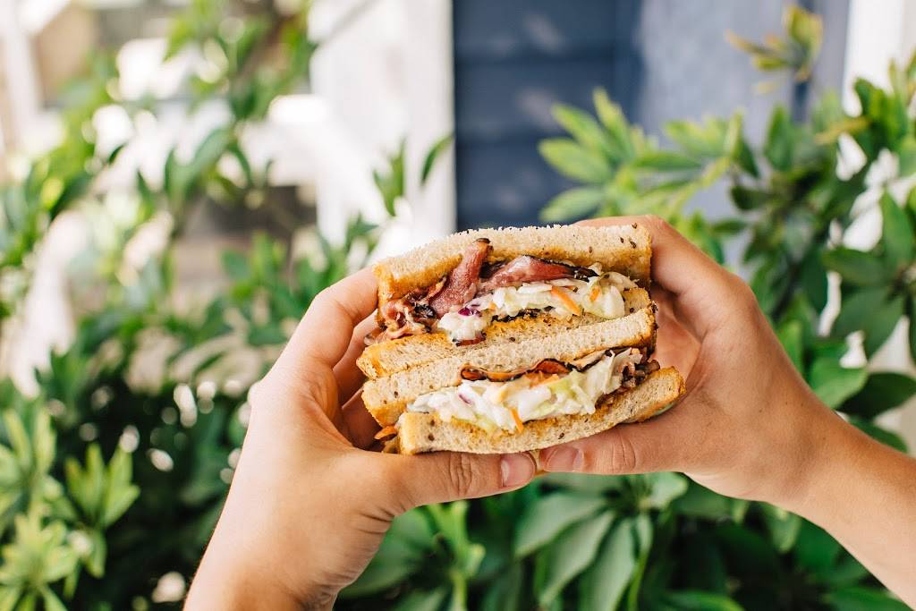 Eats By Sam - Samburgers | restaurant | 807 W Harbor Dr, San Diego, CA 92101, USA | 6192334300 OR +1 619-233-4300