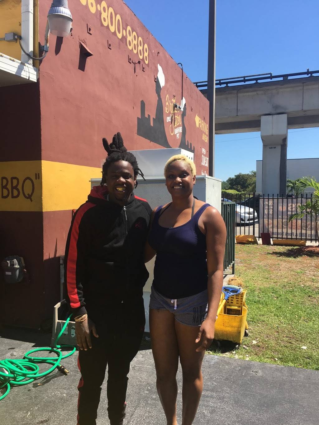 Brother And Sister Bar-B-Que Pit | restaurant | 4530 NW 27th Ave, Miami, FL 33142, USA | 7868008888 OR +1 786-800-8888