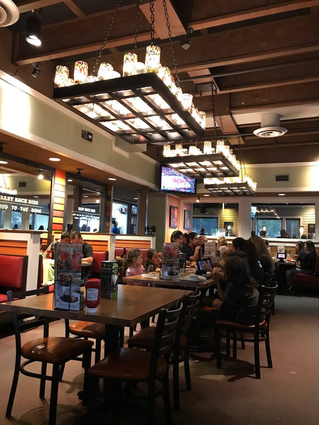 Chilis Grill & Bar | meal takeaway | 255 Vista Village Dr, Vista, CA 92083, USA | 7606391958 OR +1 760-639-1958