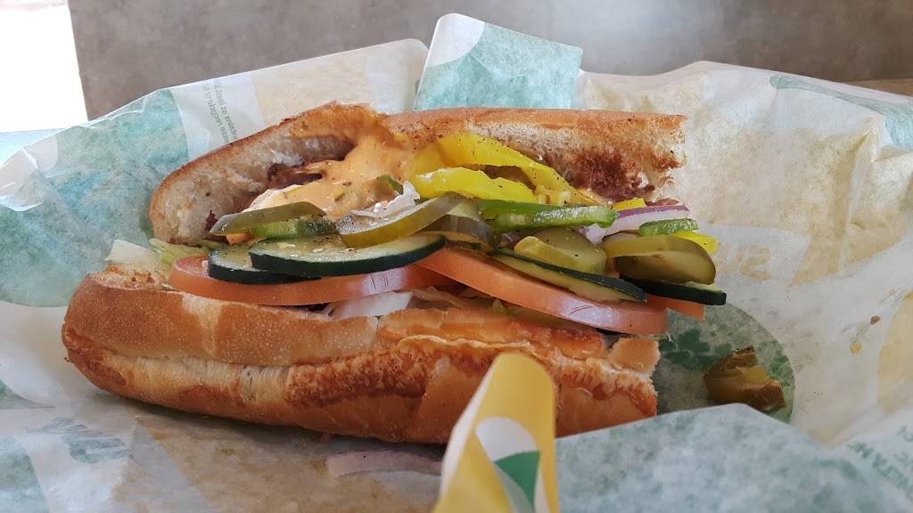 Subway | restaurant | 1617 Glenwood St, Delano, CA 93215, USA | 6617217500 OR +1 661-721-7500