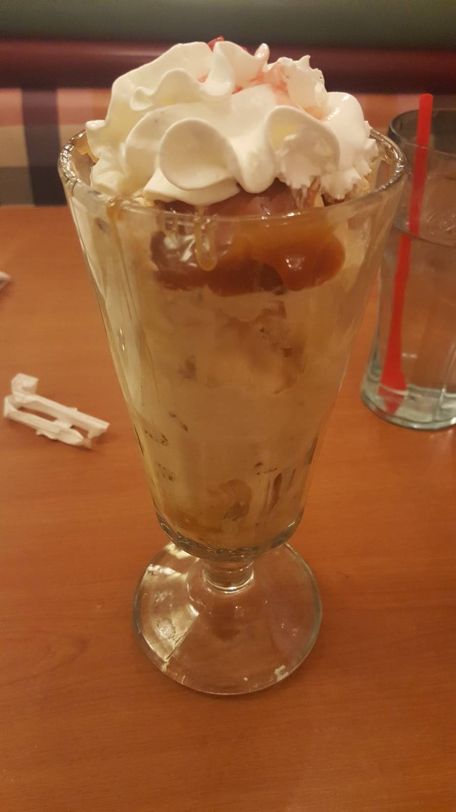 Friendlys | restaurant | 111 Macy St, MA-110, Amesbury, MA 01913, USA | 9783880378 OR +1 978-388-0378