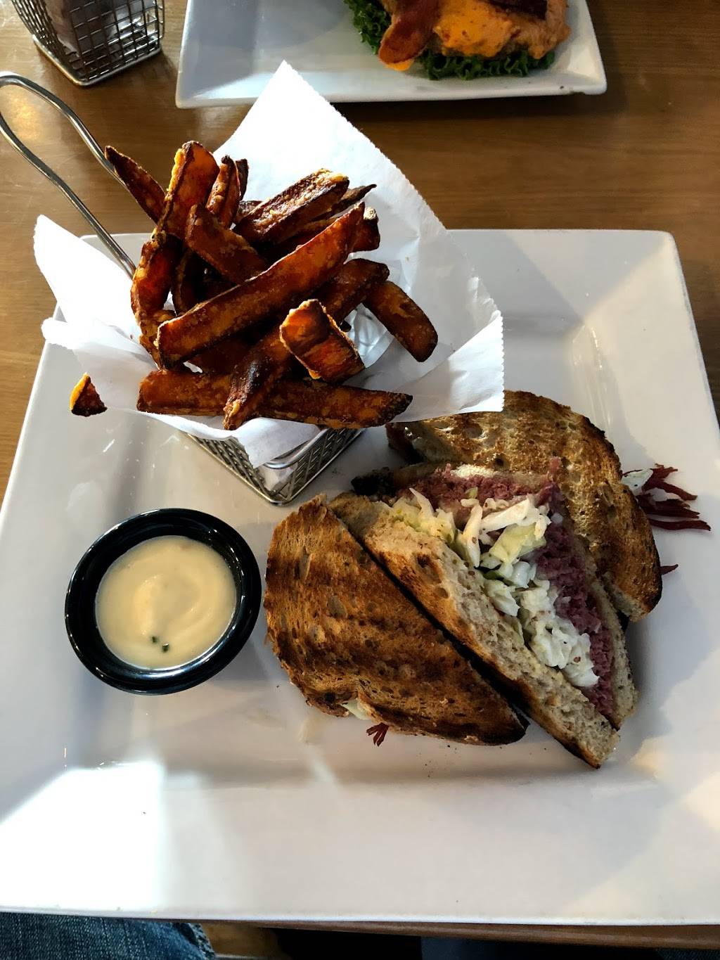 LouRedas An American Table | restaurant | 3646 Sunset Ave #122, Rocky Mount, NC 27804, USA | 2524435188 OR +1 252-443-5188