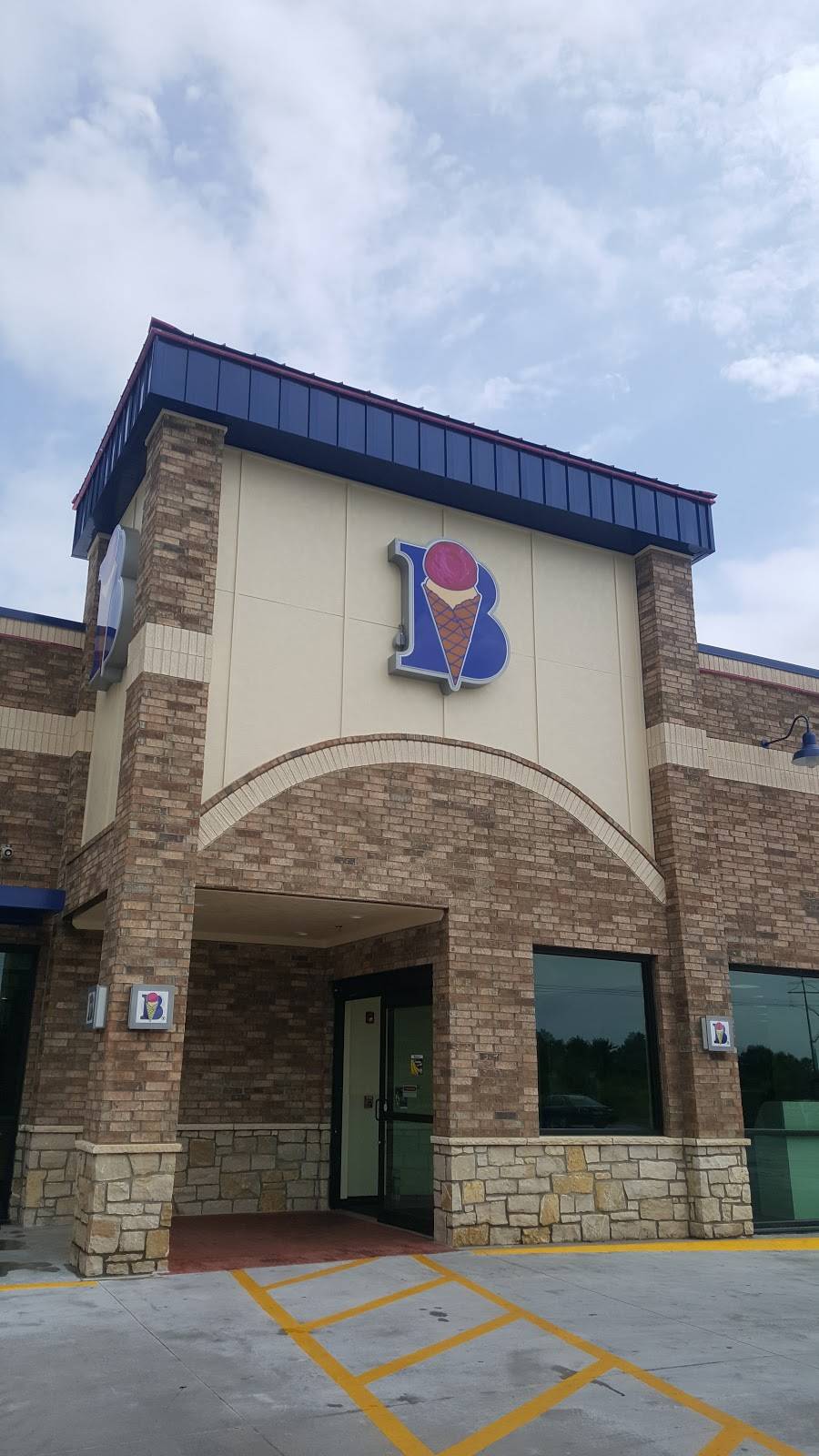 Braums Ice Cream & Burger Restaurant | restaurant | 3420 N Maize Rd, Wichita, KS 67205, USA | 3167215935 OR +1 316-721-5935