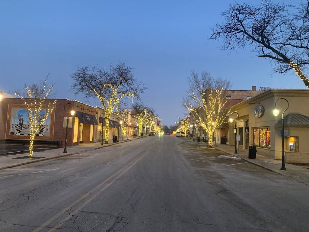 Downtown Naperville | shopping mall | 55 S Main St #351, Naperville, IL 60540, USA | 6305443367 OR +1 630-544-3367