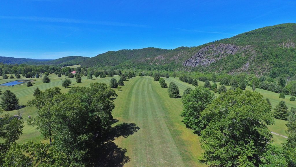 Cliff View Golf Course, The Inn & The Brewhouse Restaurant | restaurant | 410 Friels Dr, Covington, VA 24426, USA | 5409622200 OR +1 540-962-2200