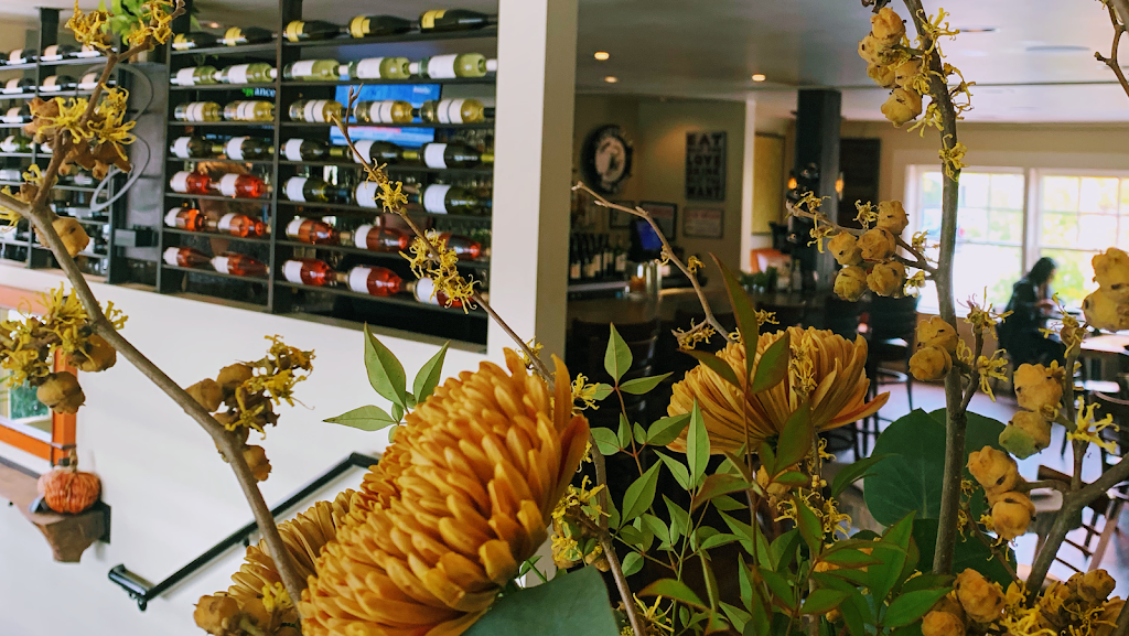 Bairds on B Bar & Grill | restaurant | 485 2nd St, Lake Oswego, OR 97034, USA | 5033034771 OR +1 503-303-4771