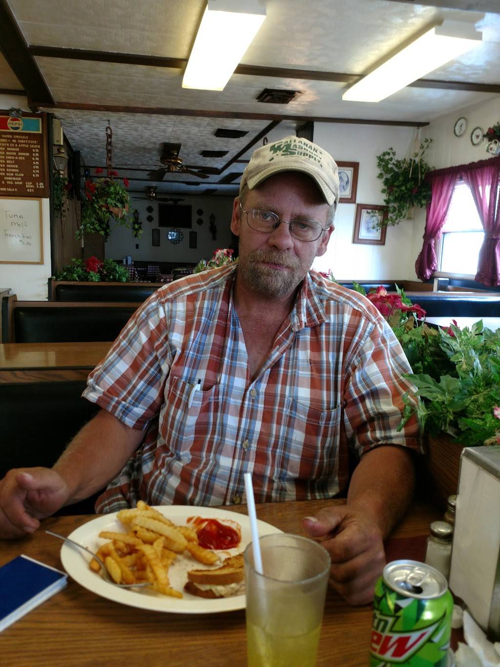 Barbs Diner | restaurant | 891 Main St, Locke, NY 13092, USA | 3154979583 OR +1 315-497-9583