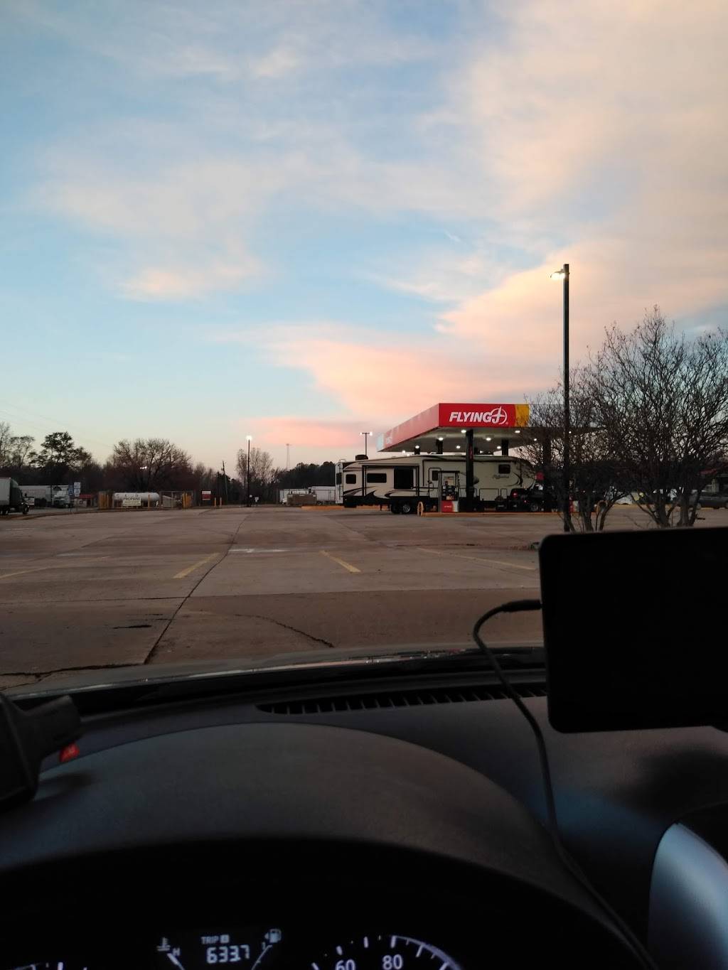 Flying J Travel Center | restaurant | 111 Mill St, Latta, SC 29565, USA | 8437525047 OR +1 843-752-5047