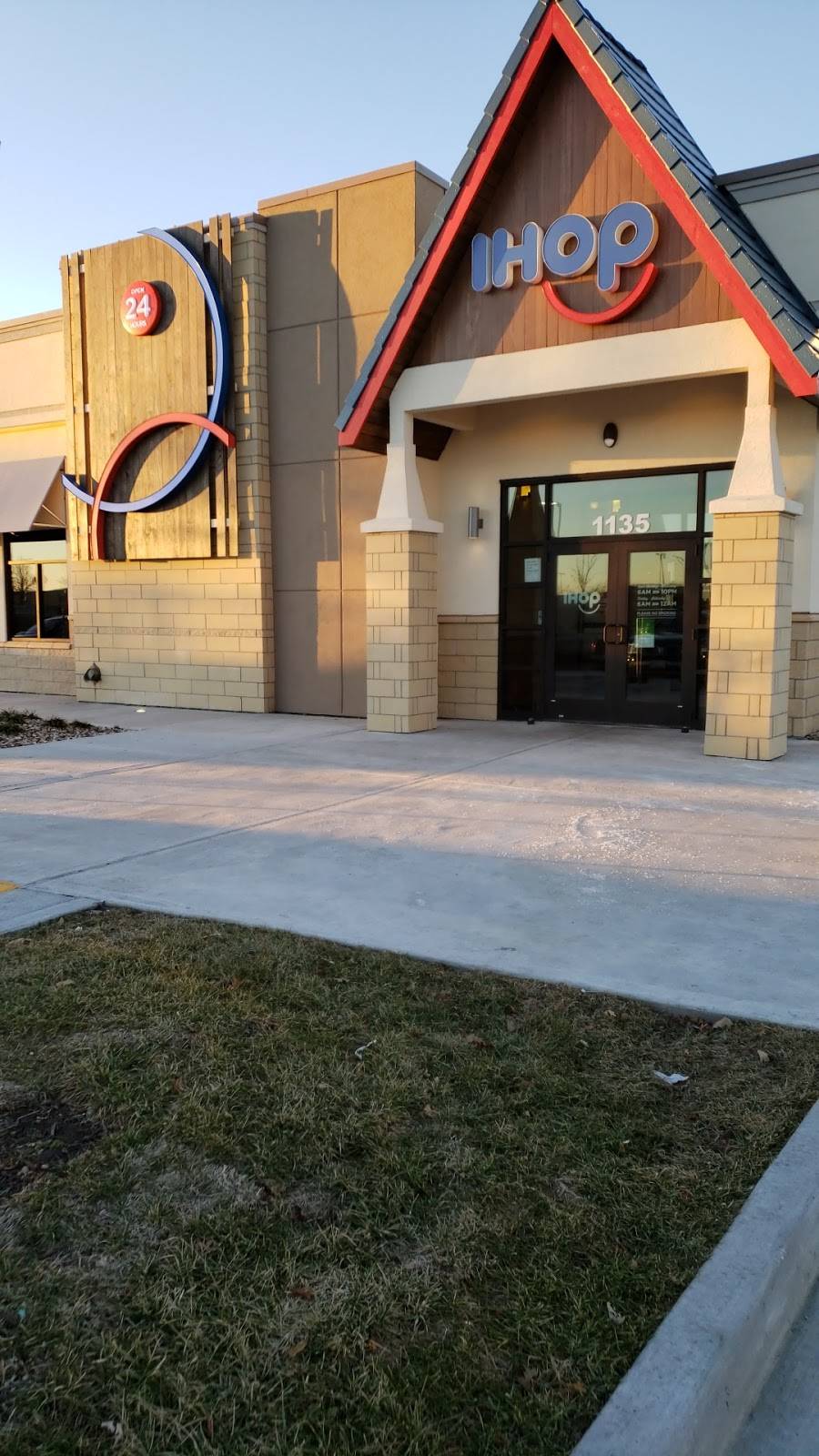 IHOP | restaurant | 1135 NE Coronado Dr, Blue Springs, MO 64014, USA | 8165988747 OR +1 816-598-8747