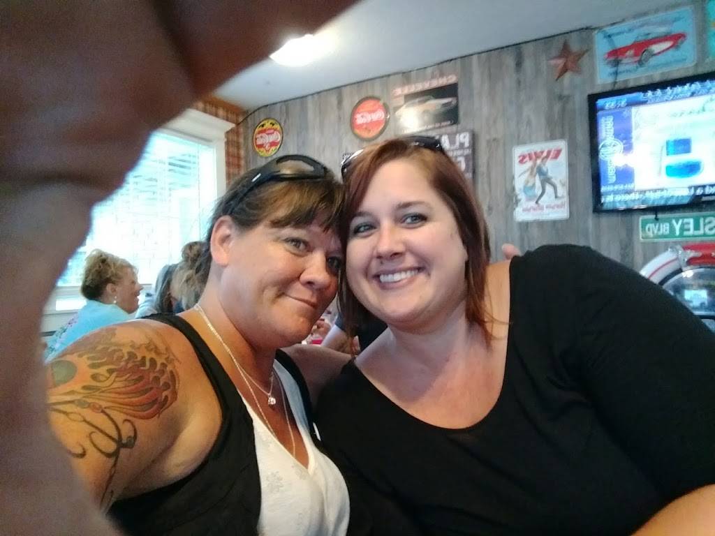 Dairy Mart | restaurant | 107 N Smith St, Jamestown, TN 38556, USA | 9318798904 OR +1 931-879-8904