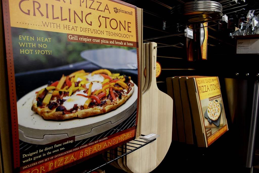 BBQ Quebec | restaurant | 472 Rue Jean-Neveu, Longueuil, QC J4G 1N8, Canada | 4506931227 OR +1 450-693-1227