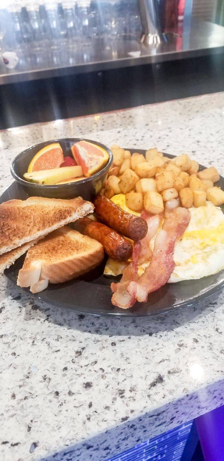 Elite 6ix Bar & Grill | restaurant | 200 Queen St S, Mississauga, ON L5M 1L3, Canada | 9058583696 OR +1 905-858-3696