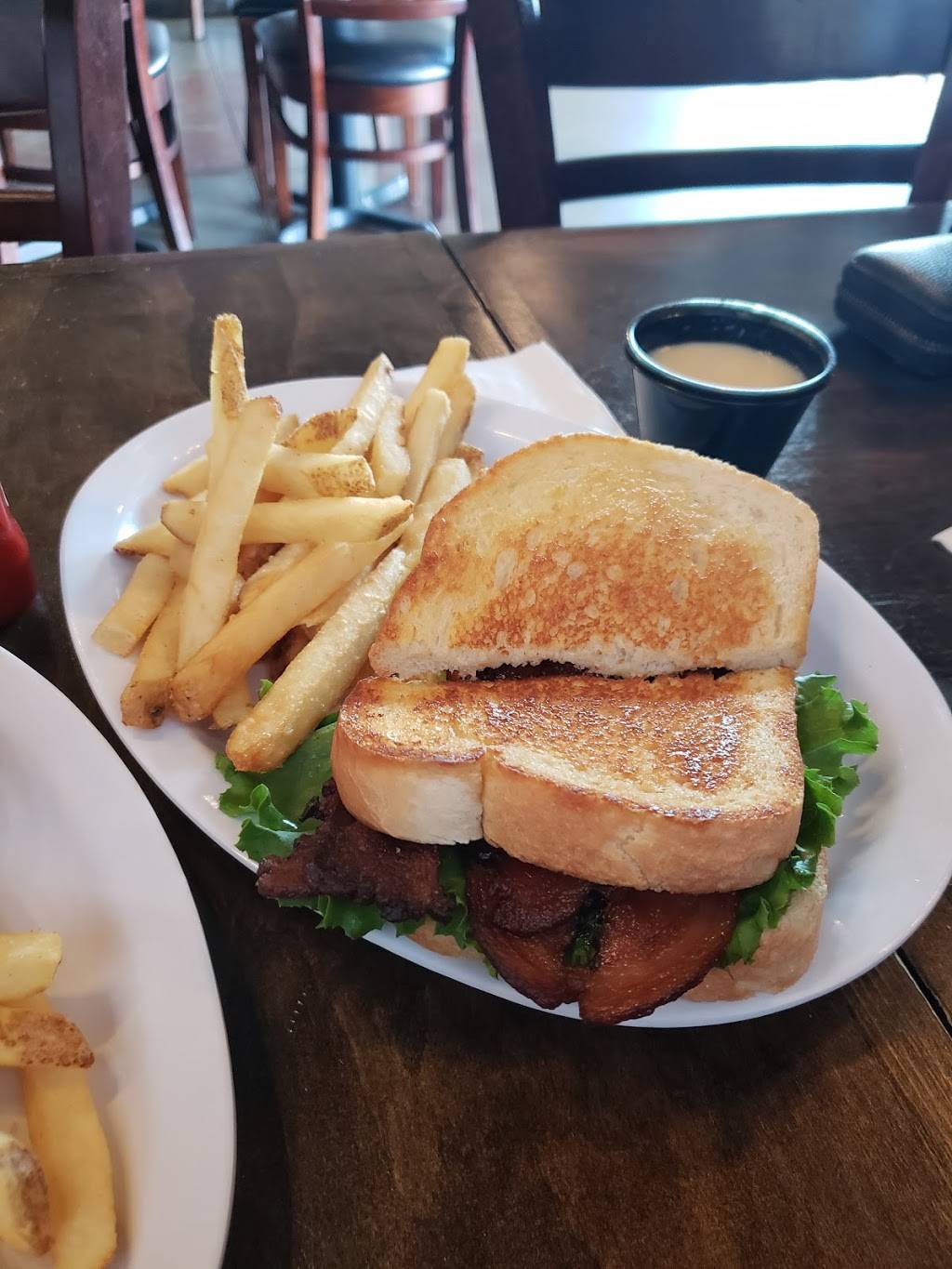 Bookmakers Burgers Bourbon Brews | restaurant | 25791 E Smoky Hill Rd #50, Aurora, CO 80016, USA | 3033538298 OR +1 303-353-8298