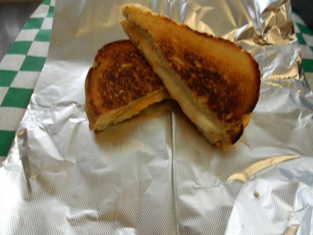 Crossroads Bistro | restaurant | 5200 North Point Blvd, Edgemere, MD 21219, USA | 4104776000 OR +1 410-477-6000