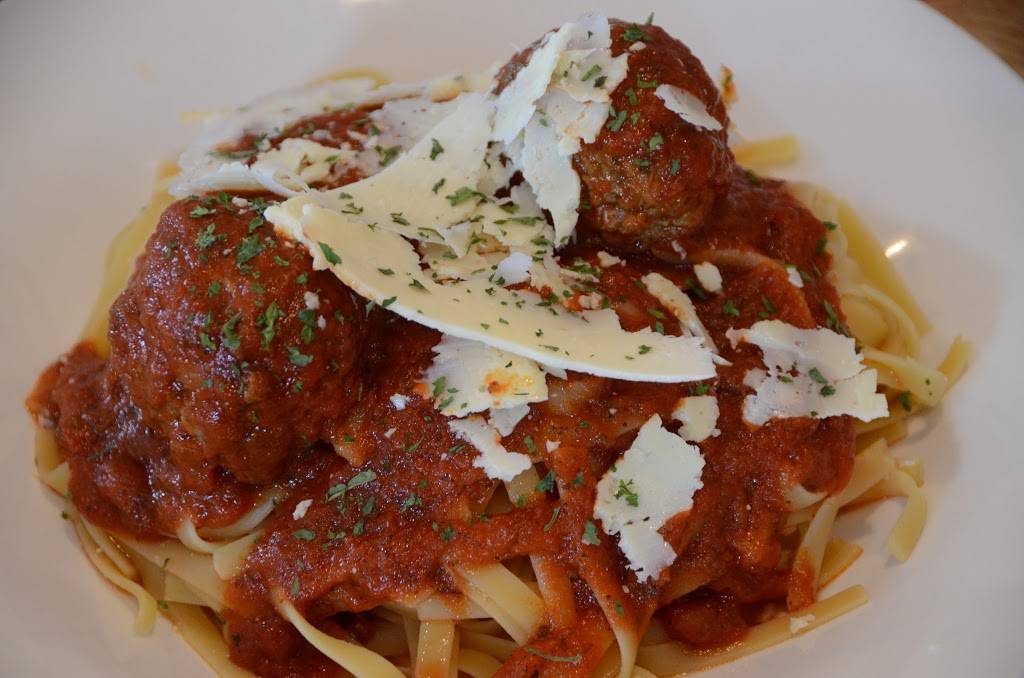 Albaneses Roadhouse | restaurant | 2301 W Bluemound Rd, Waukesha, WI 53186, USA | 2627851930 OR +1 262-785-1930