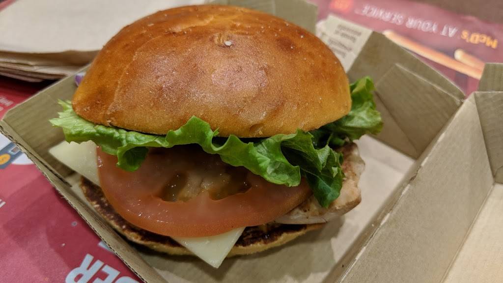 McDonalds | cafe | 1890 Avenue Rd, Toronto, ON M5M 3Z8, Canada | 4167837562 OR +1 416-783-7562