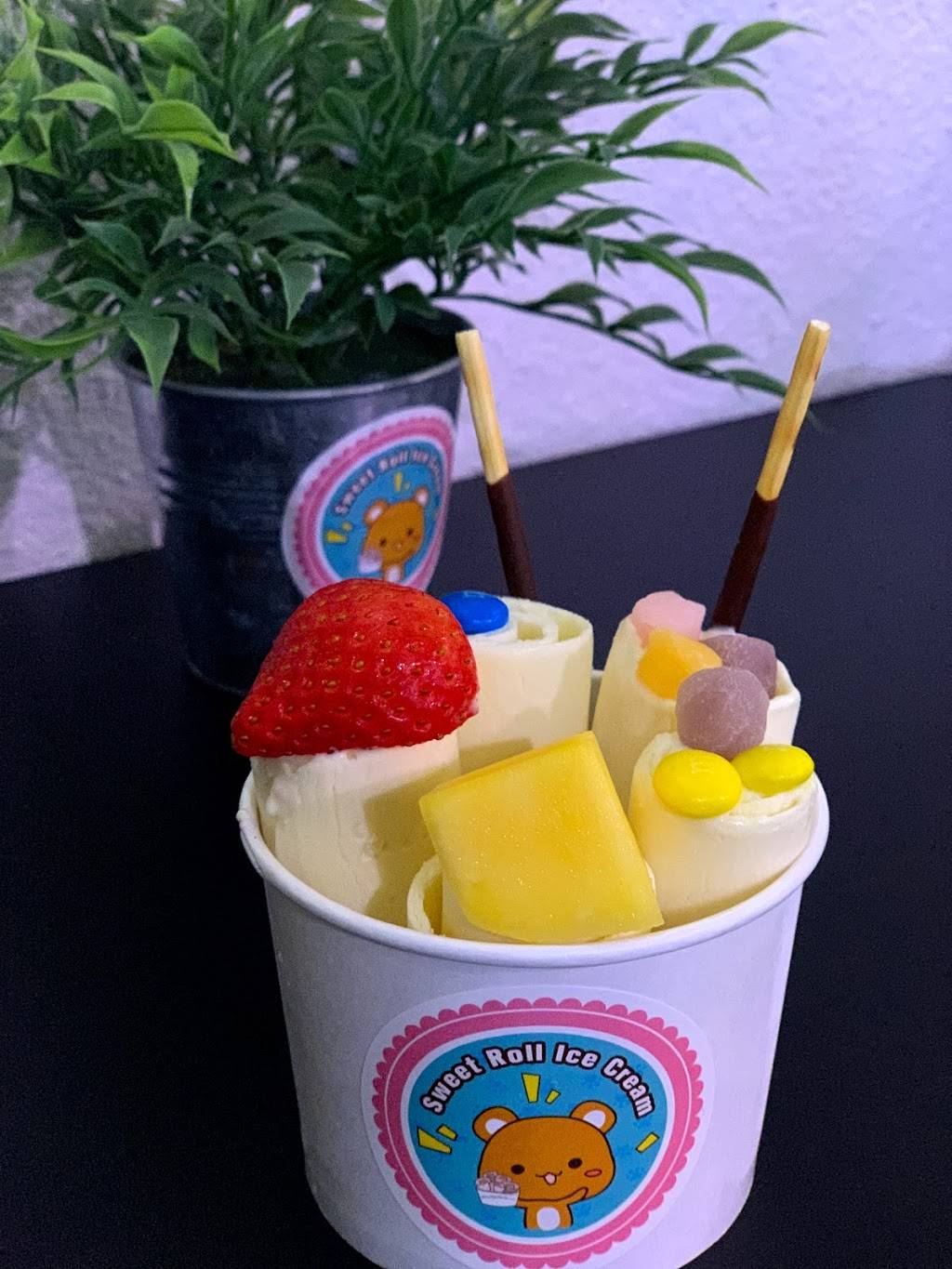 Sweet Roll Ice Cream | restaurant | 3555 Rosecrans St #111, San Diego, CA 92110, USA | 6195429121 OR +1 619-542-9121