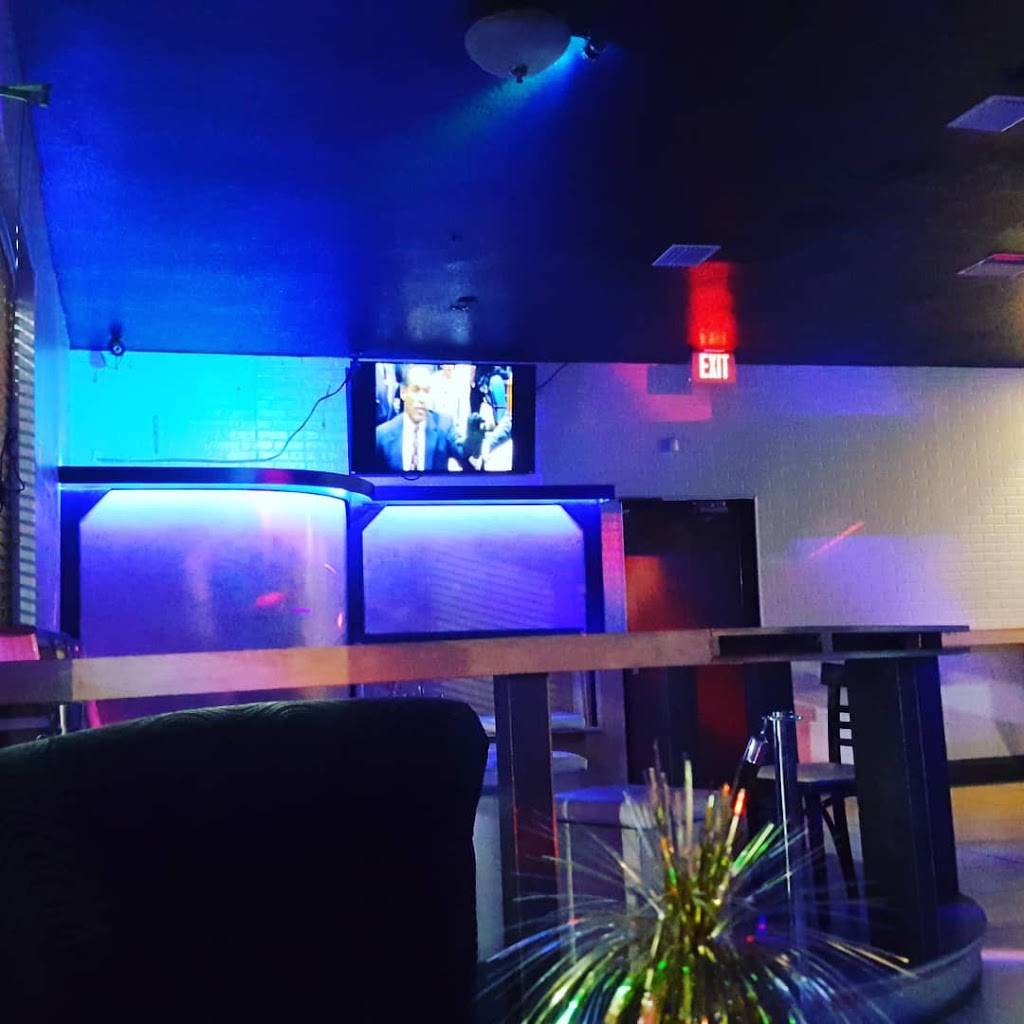 JRs Social Club | restaurant | 608 E Vine St, Kissimmee, FL 34744, USA | 4074860011 OR +1 407-486-0011