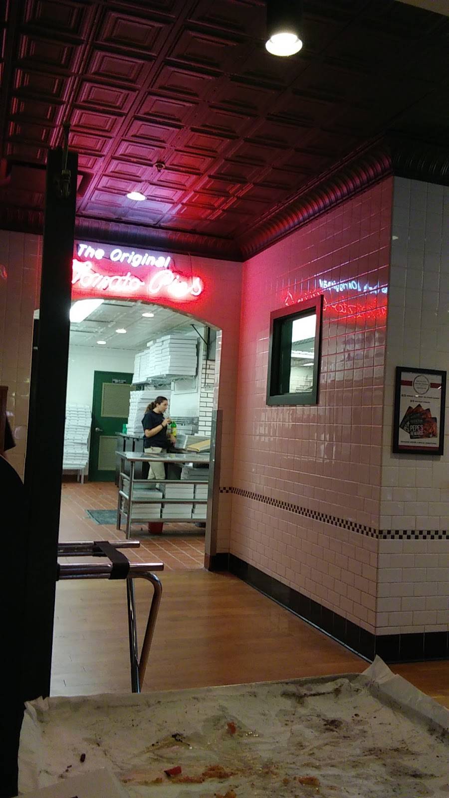 Frank Pepe Pizzeria Napoletana | restaurant | 59 Federal Rd, Danbury, CT 06810, USA | 2037907373 OR +1 203-790-7373