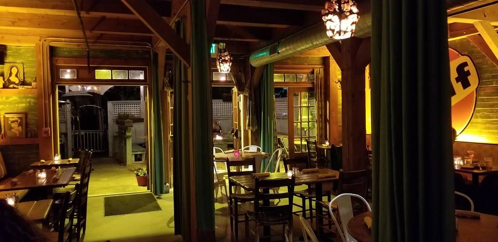 Salvation Cafe | restaurant | 140 Broadway, Newport, RI 02840, USA | 4018472620 OR +1 401-847-2620