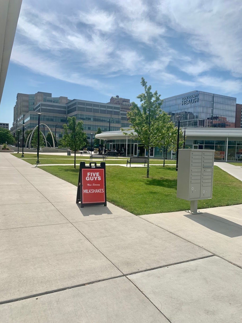 Five Guys | meal takeaway | 709 S Seeley Ave, Chicago, IL 60612, USA | 3122852709 OR +1 312-285-2709