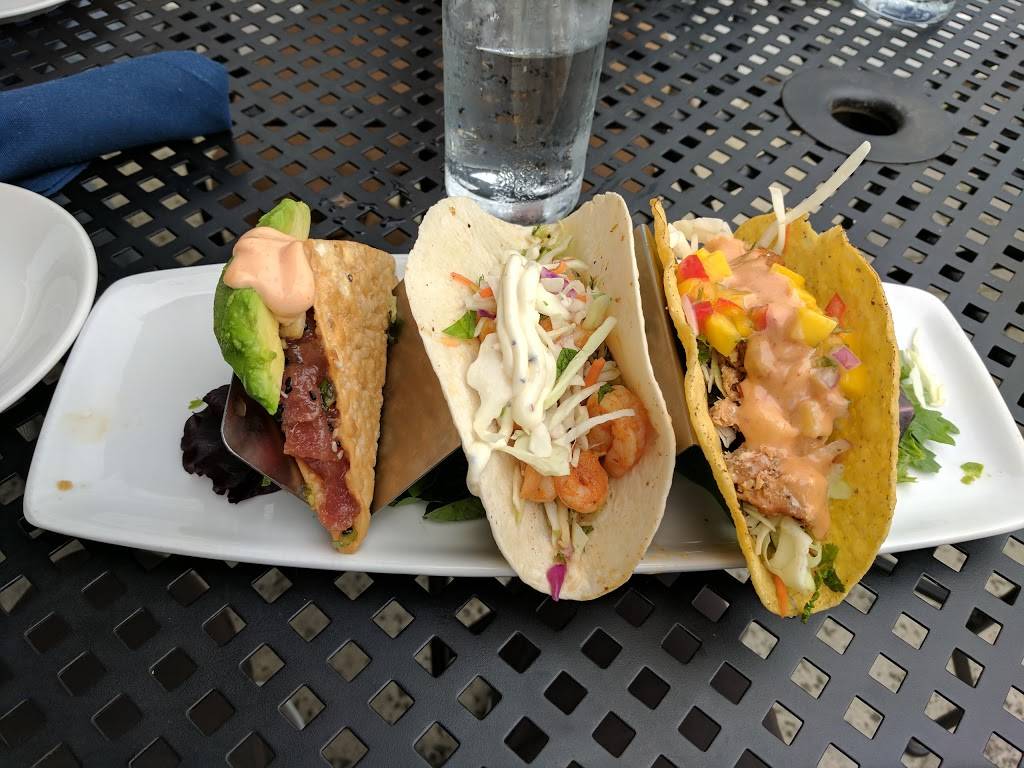 Guilford Mooring | restaurant | 505 Whitfield St, Guilford, CT 06437, USA | 2034582921 OR +1 203-458-2921