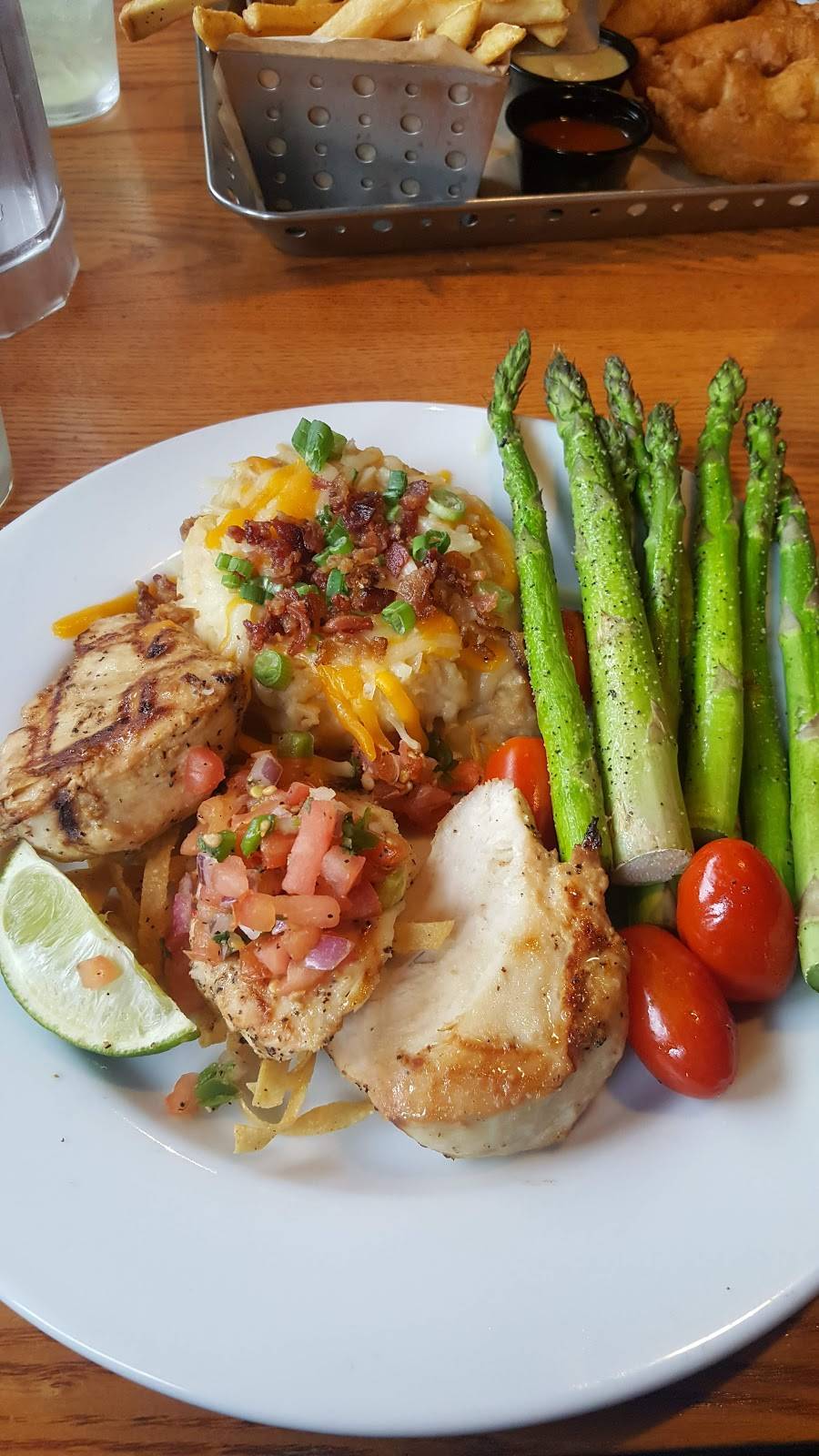 Chilis Grill & Bar | meal takeaway | 3940 Baldwin Rd, Auburn Hills, MI 48326, USA | 2483350658 OR +1 248-335-0658