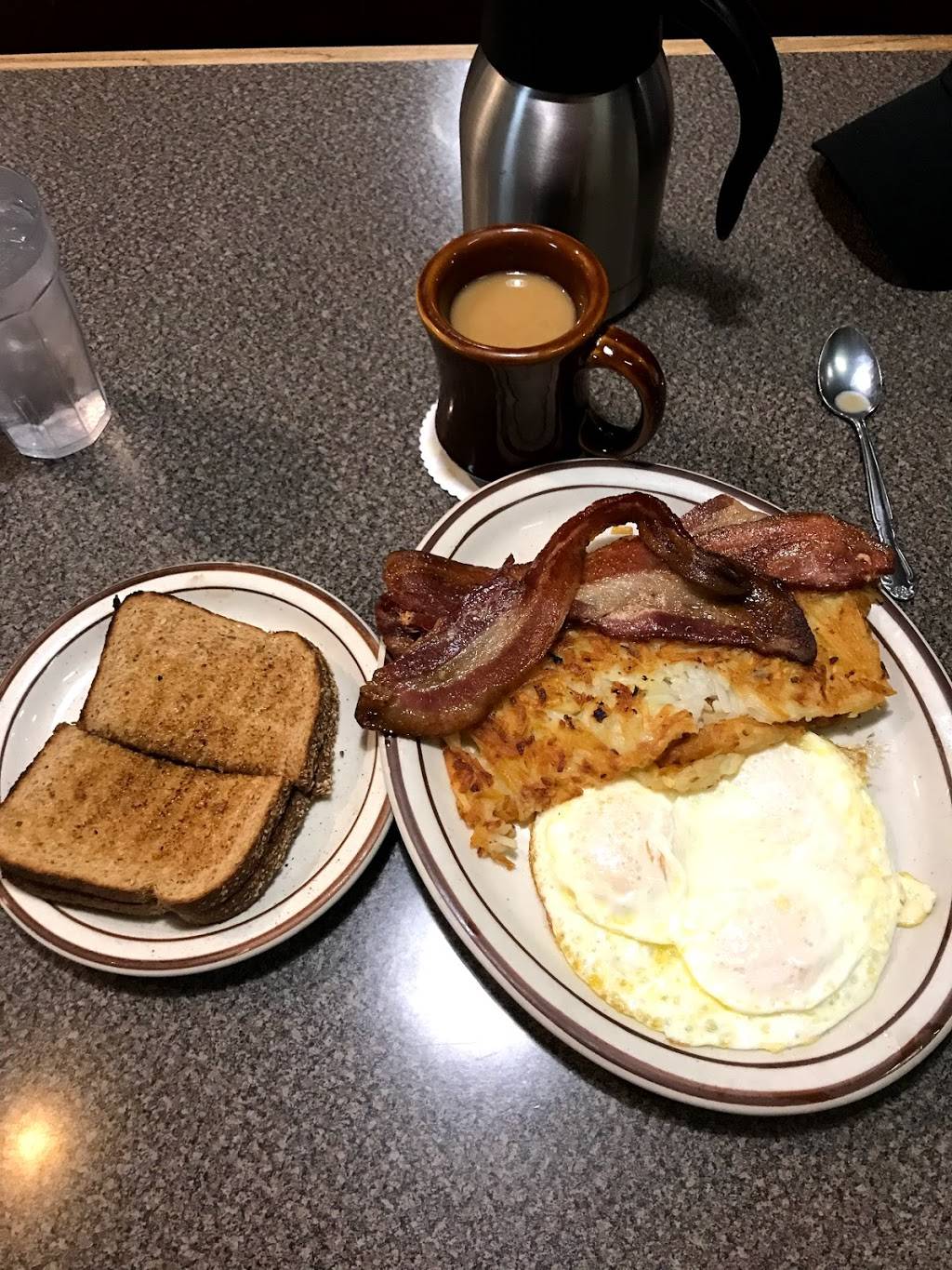 Pioneer Villa Truck Plaza | night club | 33180 OR-228, Halsey, OR 97348, USA | 5413692801 OR +1 541-369-2801