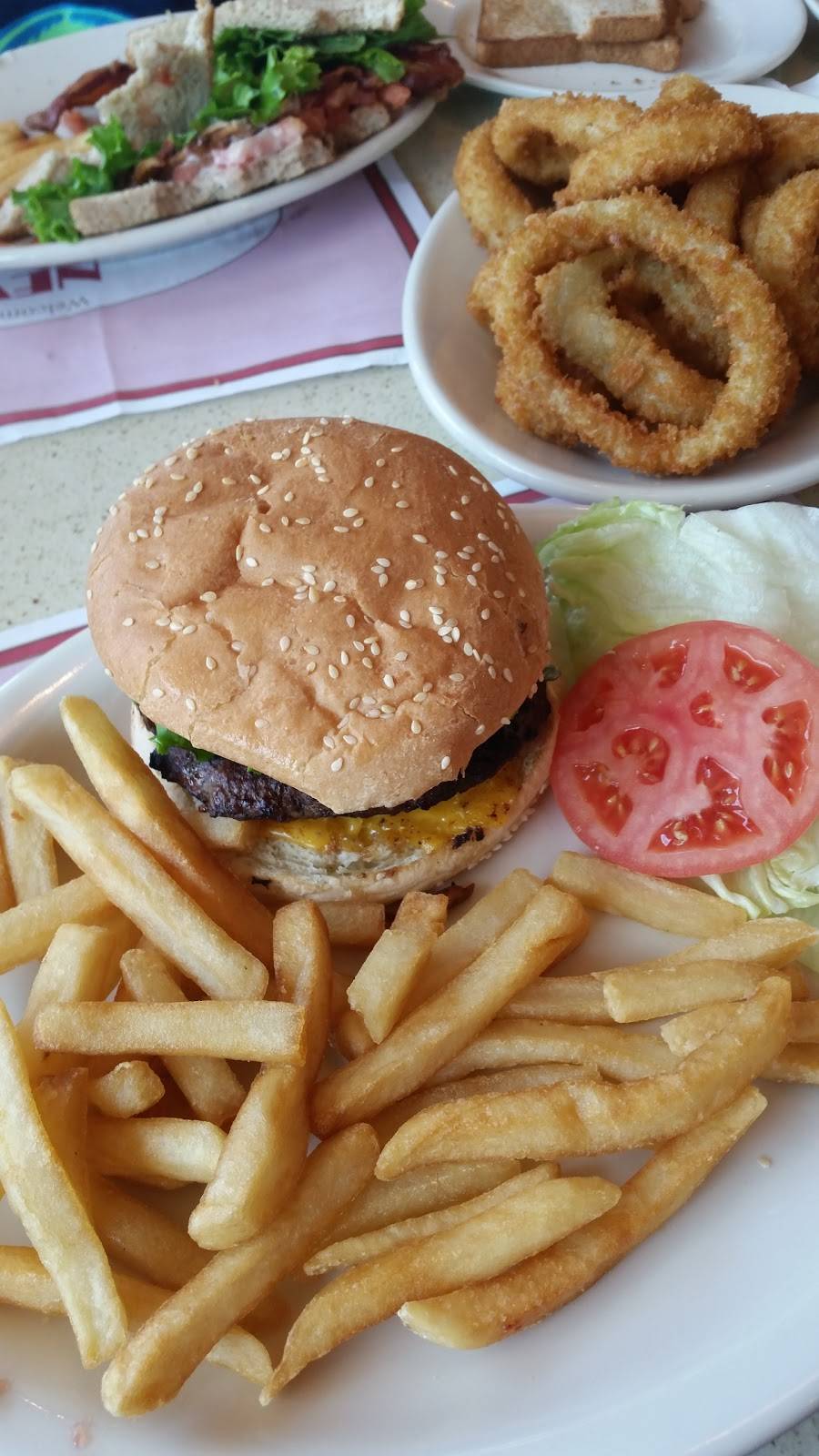 New Rochelle Diner | restaurant | 850 Main St, New Rochelle, NY 10801, USA | 9146377525 OR +1 914-637-7525