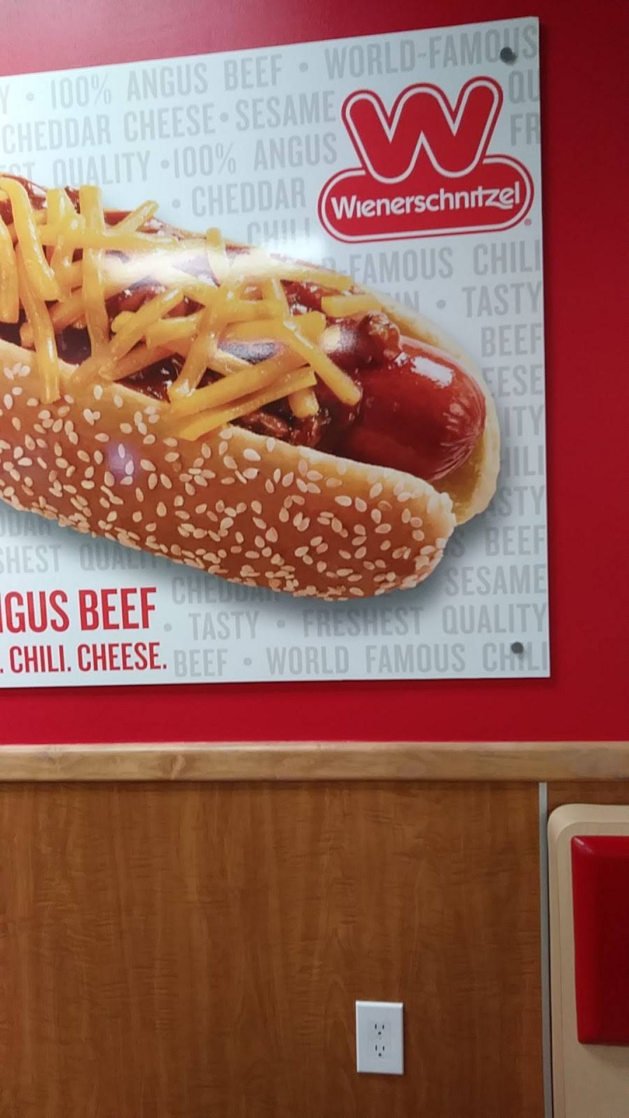 Wienerschnitzel | restaurant | 920 E F St, Oakdale, CA 95361, USA | 2093226020 OR +1 209-322-6020