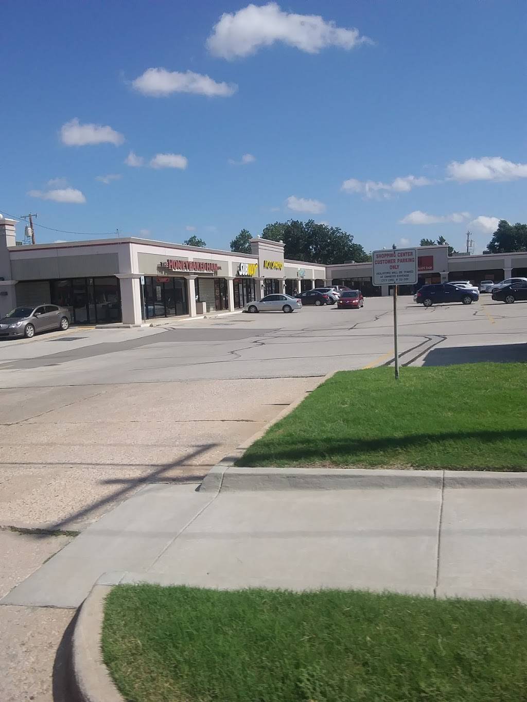 The Honey Baked Ham Company | cafe | 6900 N May Ave, Oklahoma City, OK 73116, USA | 4058431843 OR +1 405-843-1843