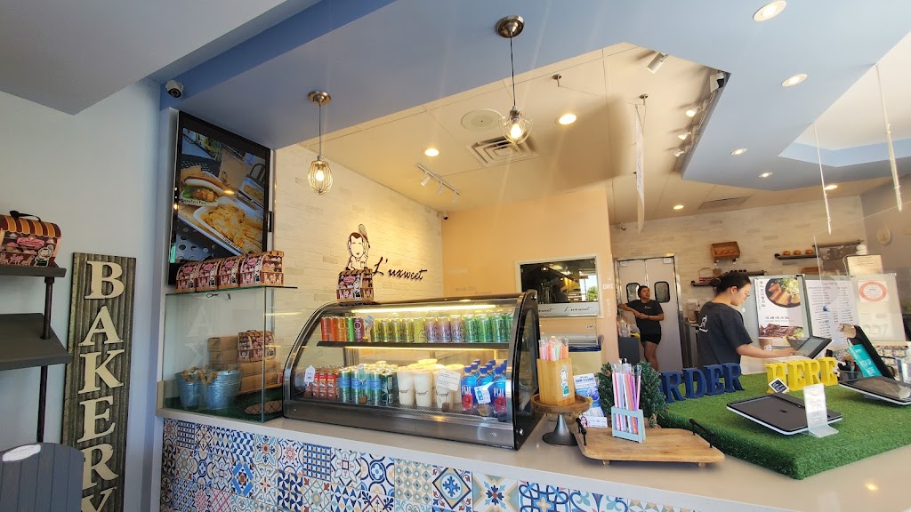 Luxweet Bakery Cafe | bakery | 12932 Newport Ave #7th, Tustin, CA 92780, USA | 7148843108 OR +1 714-884-3108