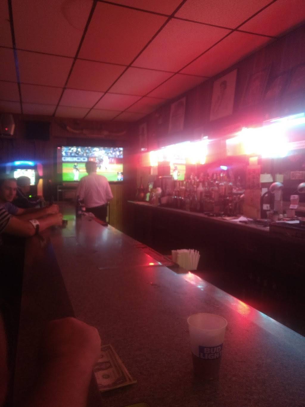 J Ds | restaurant | 817 E Main St, Streator, IL 61364, USA | 8156731900 OR +1 815-673-1900