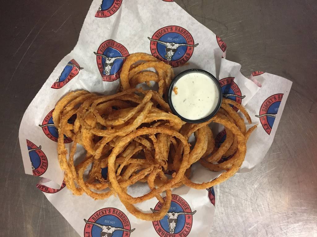 Risckys BAR-B-Q | restaurant | 6701 Camp Bowie Blvd, Fort Worth, TX 76116, USA | 8179891800 OR +1 817-989-1800