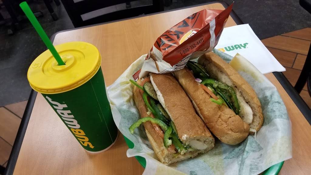 Subway Restaurants | restaurant | 240 E Houston St, San Antonio, TX 78205, USA | 2102242523 OR +1 210-224-2523
