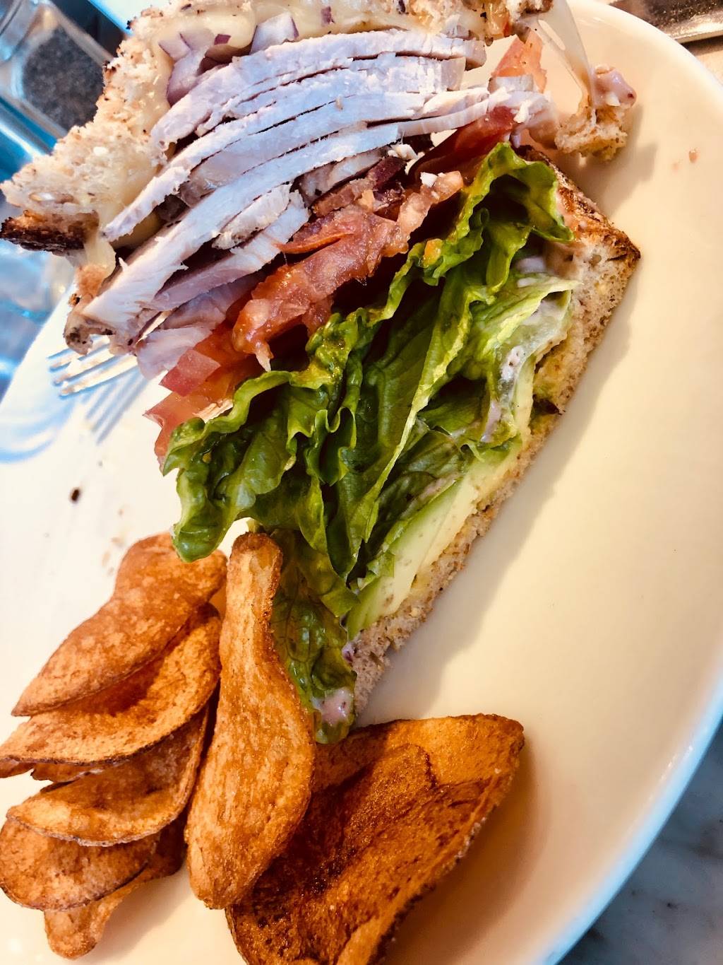 Friedmans | restaurant | 450 10th Ave, New York, NY 10018, USA | 2122681100 OR +1 212-268-1100