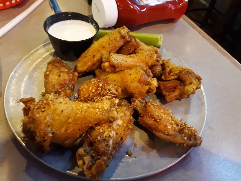 Pluckers Wing Bar | restaurant | 5100 Belt Line Rd Ste 520, Dallas, TX 75254, USA | 9724909464 OR +1 972-490-9464