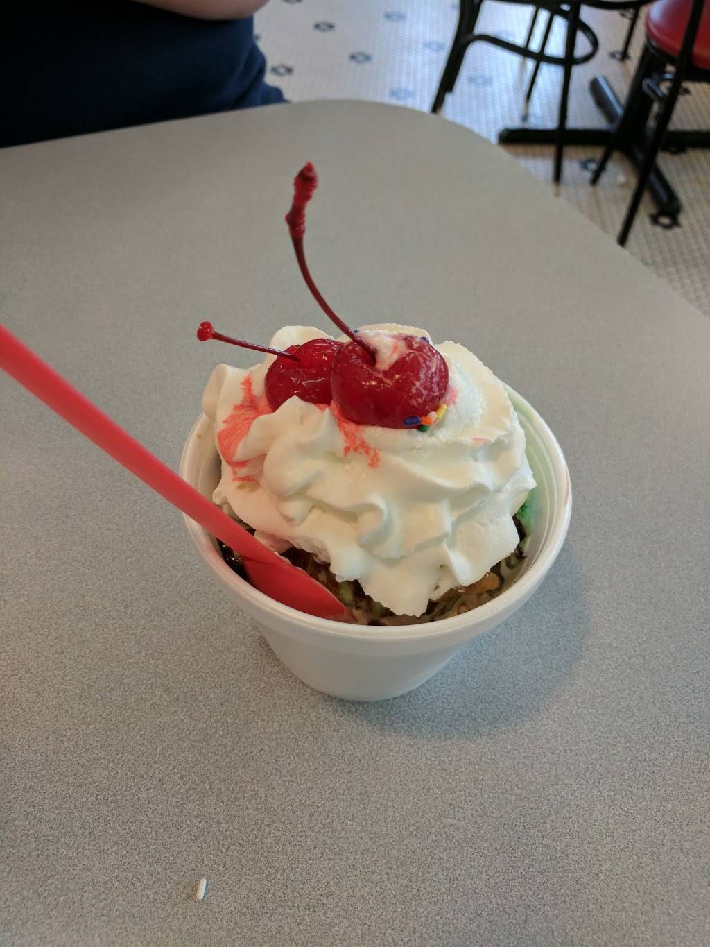 Scoops Ice Cream & Grille | restaurant | 312 Primrose Ln, Mountville, PA 17554, USA | 7172852055 OR +1 717-285-2055