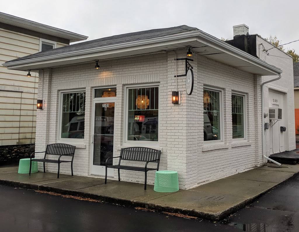 Nonla Burger | restaurant | 2103 S Burdick St, Kalamazoo, MI 49001, USA | 2694432270 OR +1 269-443-2270