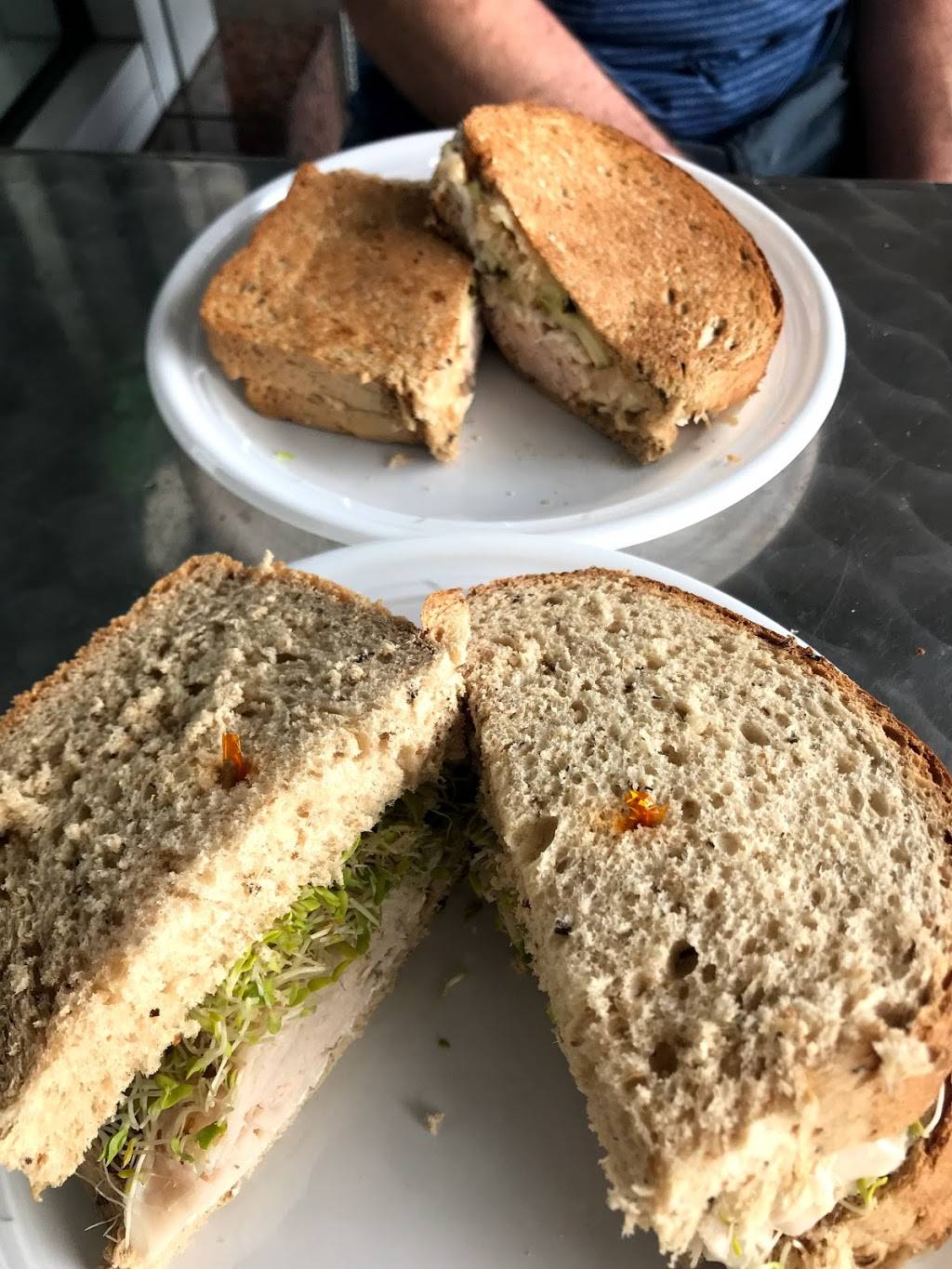 Lonnis Sandwiches Etc | restaurant | 425 Central Ave, St. Petersburg, FL 33701, USA | 7278941944 OR +1 727-894-1944