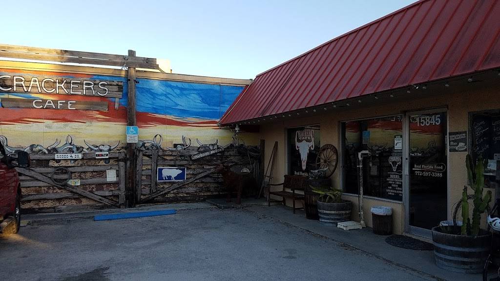Crackers Cafe | restaurant | 15845 SW Warfield Blvd, Indiantown, FL 34956, USA | 7725973388 OR +1 772-597-3388
